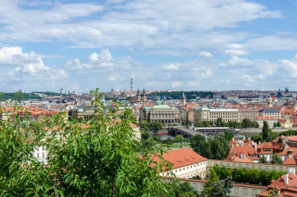 Červené střechy ve městě Praha. Panoramatický pohled na prahu, Česká Re Royalty Free Stock Fotografie