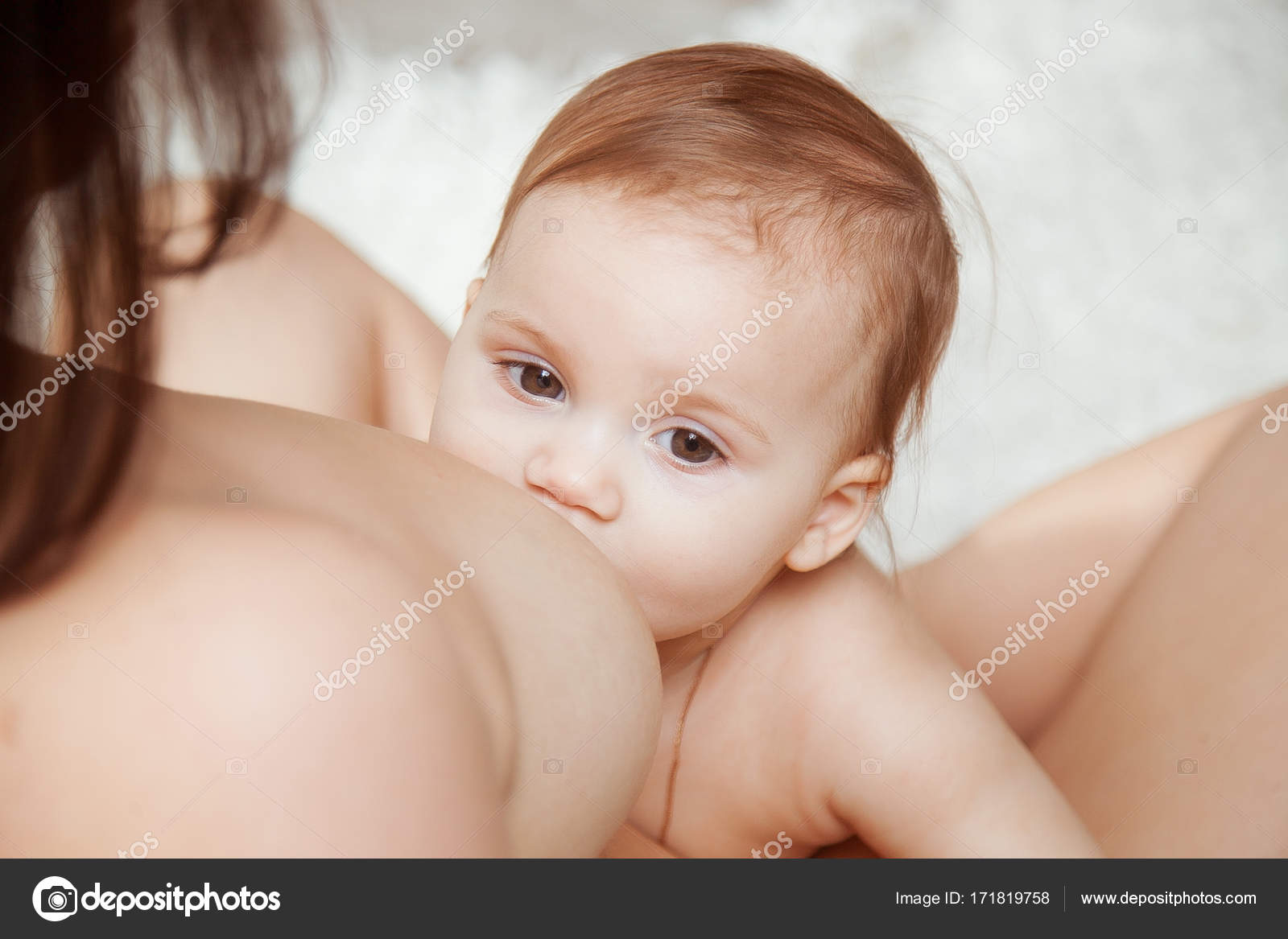 breastfeeding beautiful mom