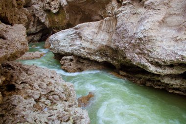 dağ nehir erken Bahar