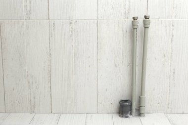 Krasnodar, Rusya-10 Haziran 2019. Çelik merdiven banyoda.