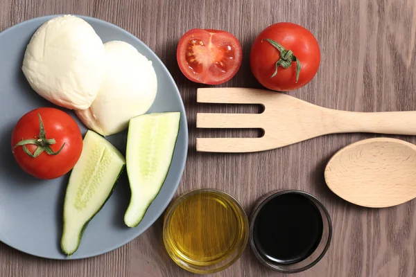 Salad mozzarella cheese tomatoes balsamic vinegar olive oil on a — Stock Photo, Image