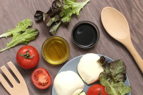 Salad mozzarella cheese tomatoes balsamic vinegar olive oil on a — Stock Photo, Image