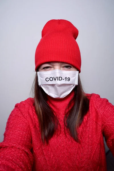 Mujer Selfie Con Máscara Protección Contra Virus Prevención Tratamiento Enfermedades —  Fotos de Stock