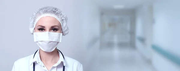 保護医療マスクの女性医師 パンデミックウイルスCovid ストックフォト