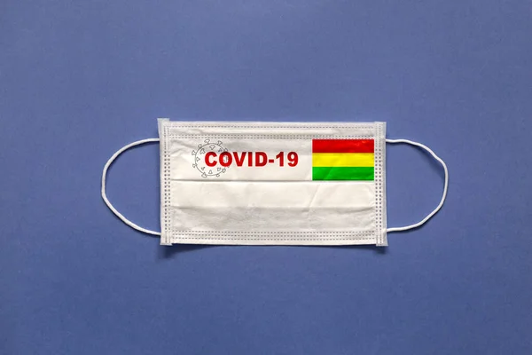 Bandera Bolivia Inscripción Covid Sobre Una Máscara Médica Sobre Fondo —  Fotos de Stock