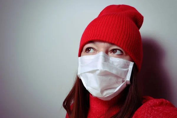 Masked Woman Red Sweater Quarantine Home Pandemic Pandemic Virus Covid — Stock Photo, Image