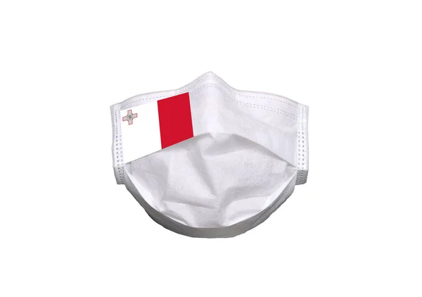 Tıbbi Maske Üzerindeki Malta Bayrağı Beyaz Arka Planda Izole Edilmiş — Stok fotoğraf