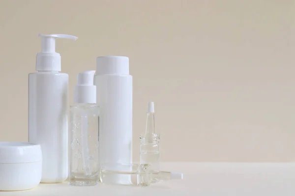 Cosmetische Producten Voor Gezicht Lichaam Containers Zonder Etiketten Het Concept Rechtenvrije Stockfoto's