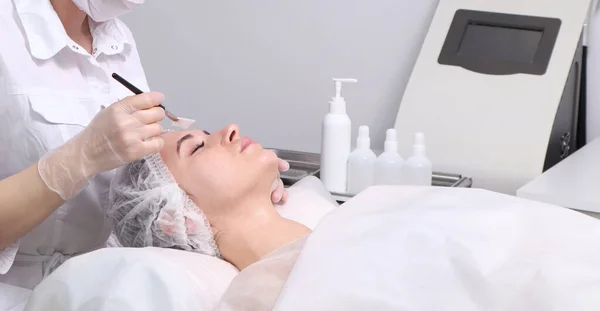 Mujer Recepción Esteticista Procedimientos Cosméticos Para Cara Cuello Concepto Cuidado —  Fotos de Stock