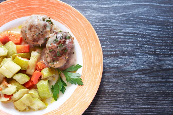 Schnitzel mit Garnitur — Stockfoto