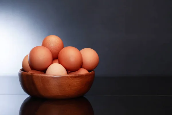 Eier in Schüssel — Stockfoto