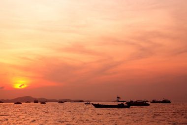 denizde gün batımı