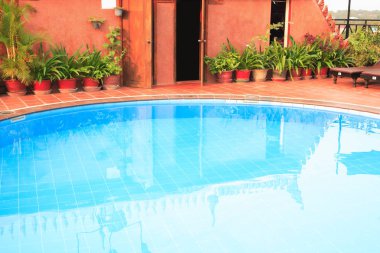 Güzel boş su havuzu