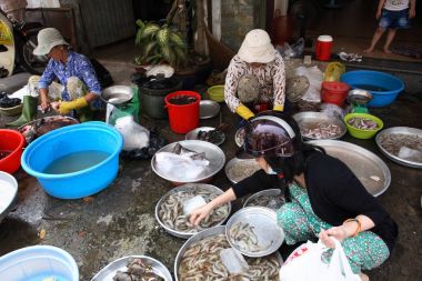 Deniz ürünleri semt pazarı