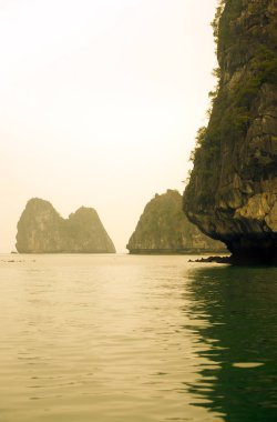 Vietnam 'da Halong Körfezi