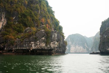 Vietnam 'da Halong Körfezi