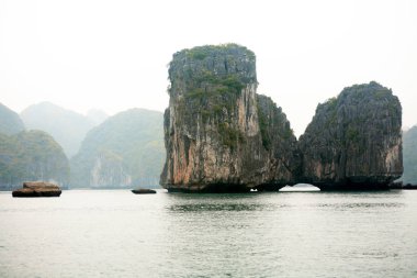 Vietnam 'da Halong Körfezi
