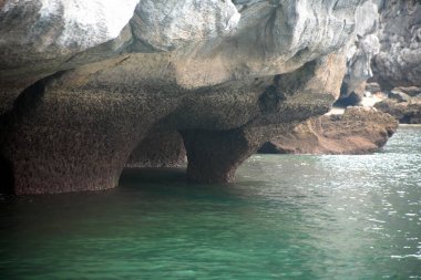 Kayadaki mağara