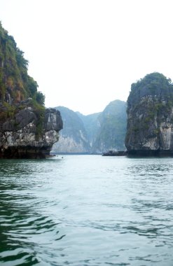 Vietnam 'da Halong Körfezi