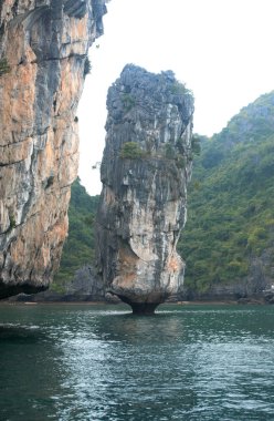 Vietnam 'da Halong Körfezi