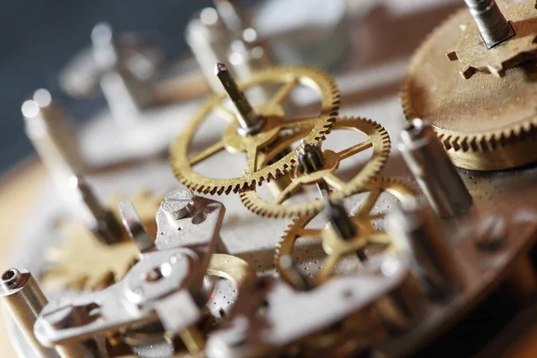 Старий годинник механізм — стокове фото