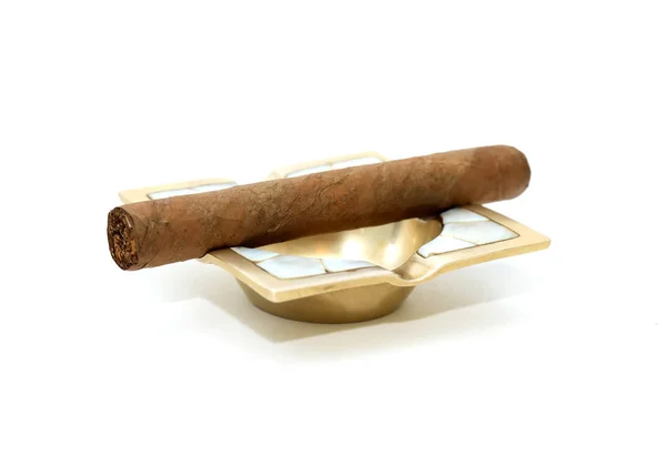 Zigarre auf Aschenbecher — Stockfoto