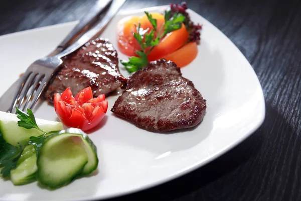 Mięso i warzywa z grilla — Zdjęcie stockowe
