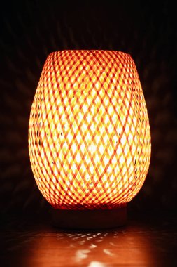 parlayan masa lambası