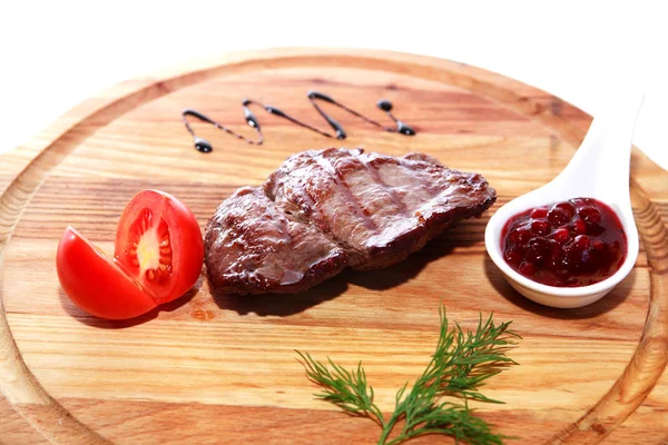 Gegrild vlees op hout — Stockfoto
