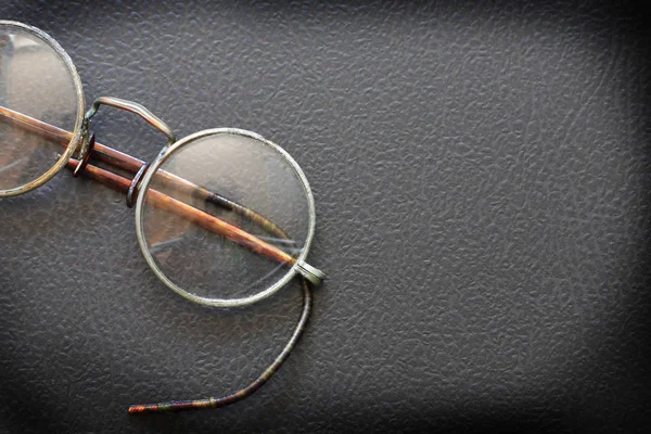 Old Spectacles On Black — Stock Photo, Image