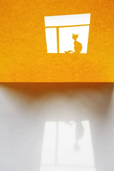 Zusammensetzung Aus Gelbem Papier Einsame Katze Fenster — Stockfoto