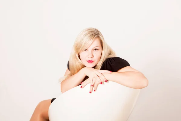 Porträtt av vacker blond — Stockfoto