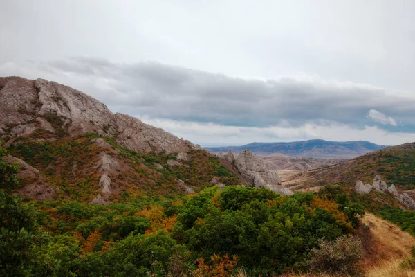 Vackra bergslandskap. Solig dal. bakgrund — Stockfoto