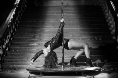 Direğin üzerinde dans etmek