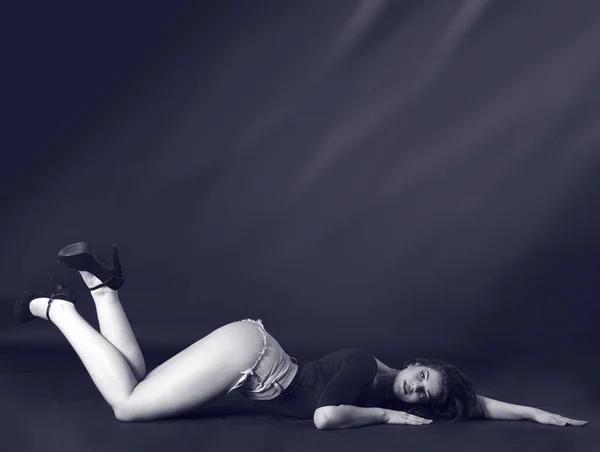 Retrato de morena em bodysuit — Fotografia de Stock