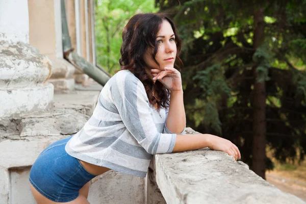 Portrait of a beautiful brunette — Stock Photo, Image