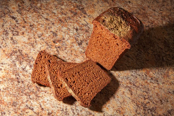 Чёрный хлеб крупным планом — стоковое фото
