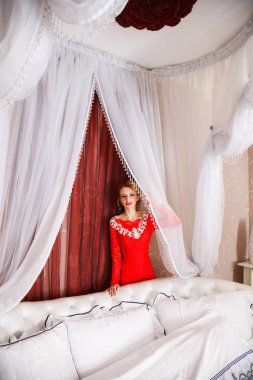 çekici kahverengi saçlı kadın