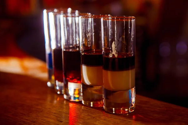 Düşmanın çukurda üzerinde bar