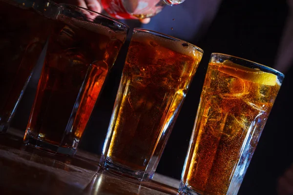 Cocktail aan de bar — Stockfoto