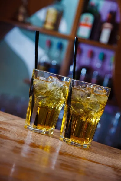 Cocktail on bar — Stock Photo, Image