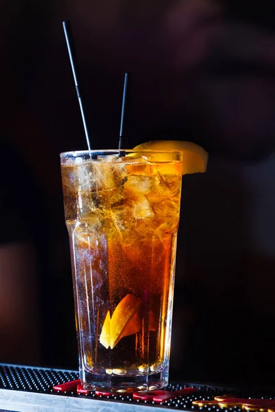 Cocktail on bar — Stock Photo, Image