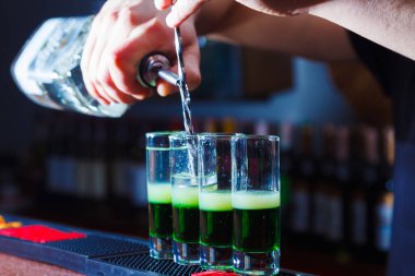 Düşmanın çukurda