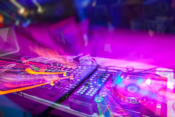 DJ консоль — стоковое фото