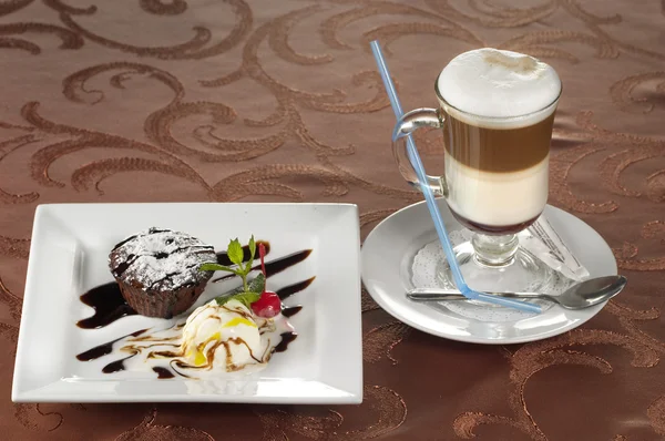 Ierse koffie en dessert — Stockfoto