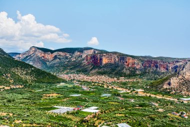 Peloponnese, Yunanistan Leonidio şehirde bir gün güneşli yaz