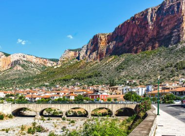 Peloponnese, Yunanistan Leonidio şehirde bir gün güneşli yaz