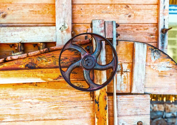 Wheel Controls Old Mechanism Grinding Grain — ストック写真