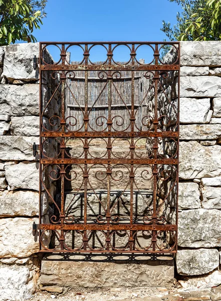 Forged Metal Wicket Stone Wall — 스톡 사진