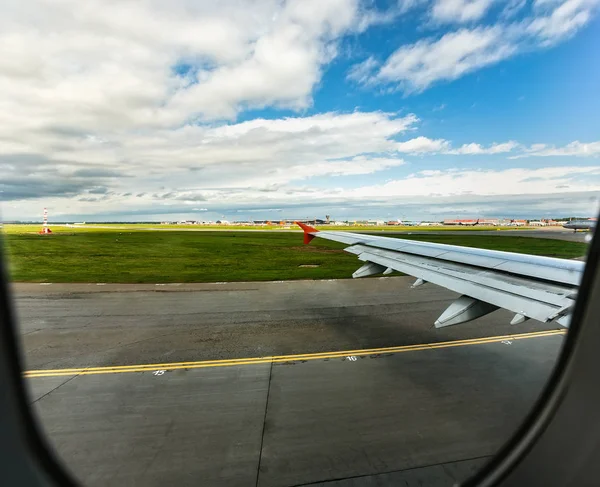 Moscú Rusia Junio 2018 Aeropuerto Sheremetyevo Avión Está Pista —  Fotos de Stock